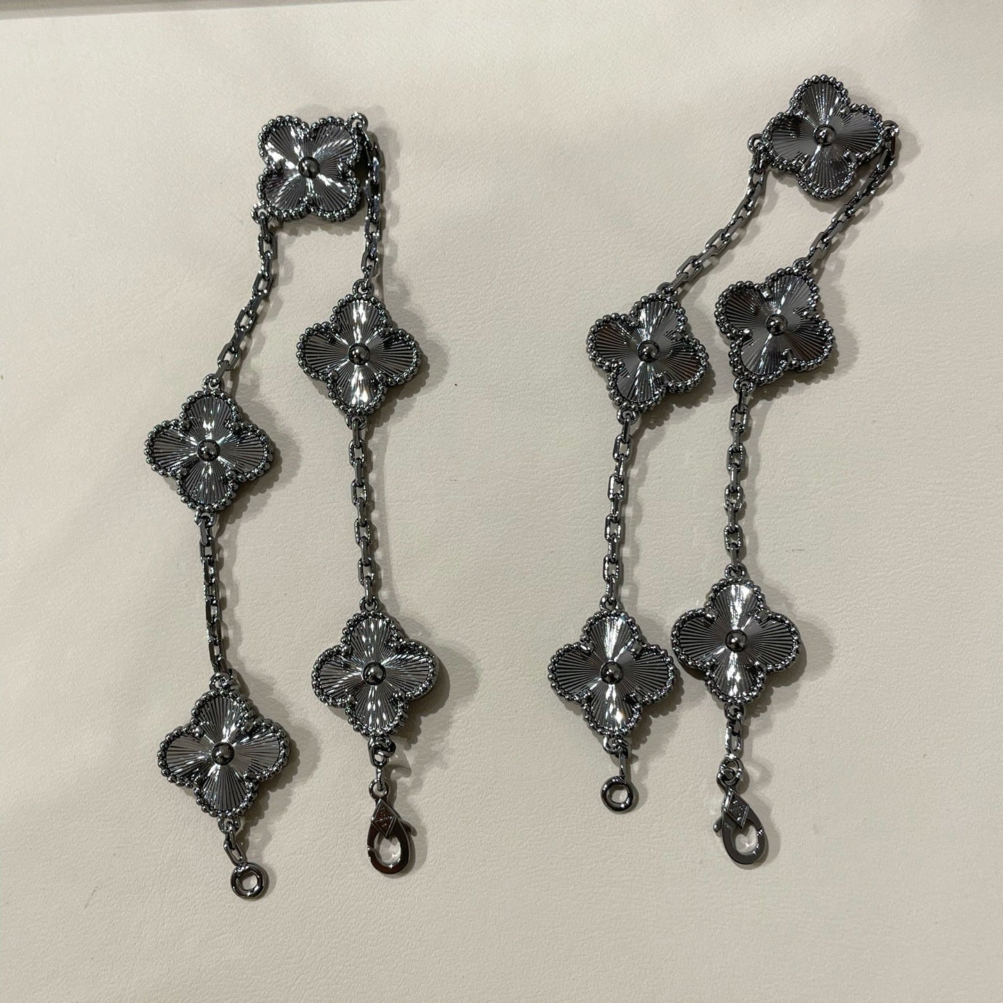 [Auream]CLOVER 5 MOTIF BLACK BRACELET