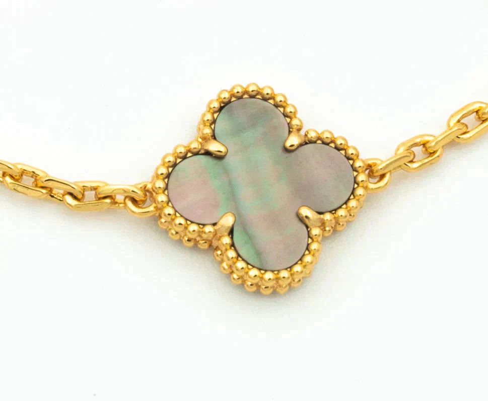 [Auream] CLOVER 5 MOTIF GRAY MOP BRACELET COLLECTION
