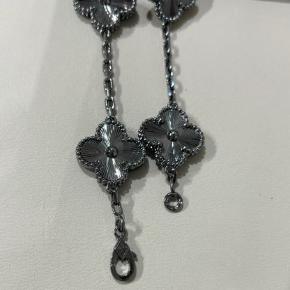 [Auream]CLOVER 5 MOTIF BLACK BRACELET