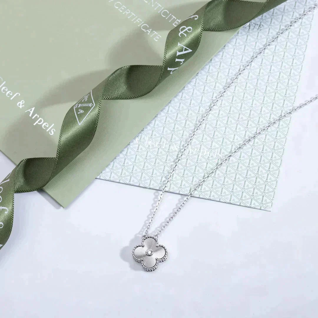 [Auream]CLOVER  15MM DIAMOND LASER NECKLACE SILVER