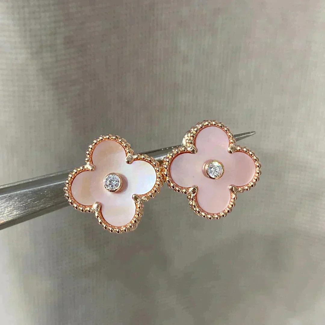 [Auream]CLOVER MEDIUM 1 MOTIFS  PINK MOP DIAMOND EARRINGS