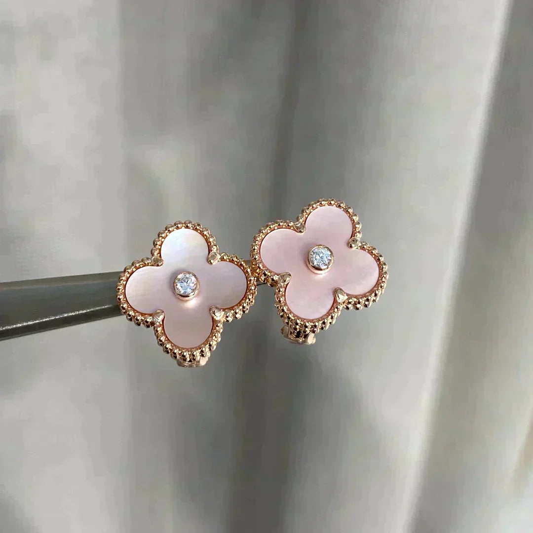 [Auream]CLOVER MEDIUM 1 MOTIFS  PINK MOP DIAMOND EARRINGS