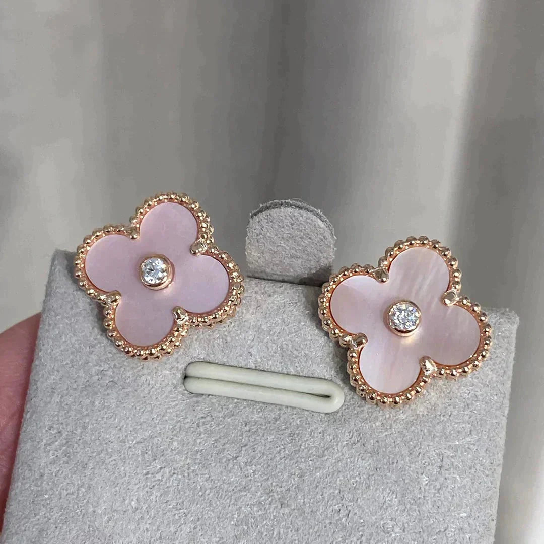 [Auream]CLOVER MEDIUM 1 MOTIFS  PINK MOP DIAMOND EARRINGS