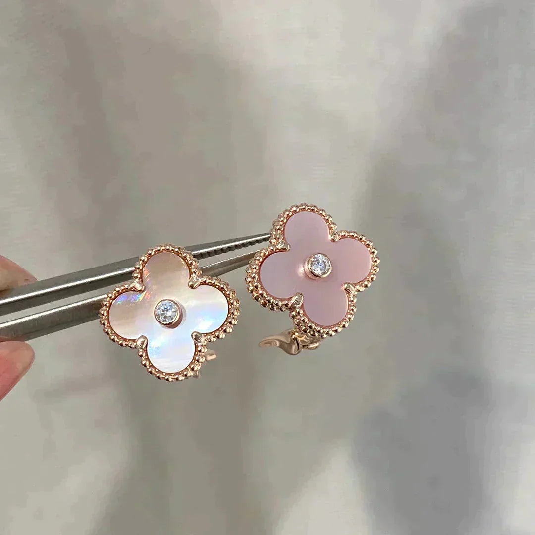 [Auream]CLOVER MEDIUM 1 MOTIFS  PINK MOP DIAMOND EARRINGS