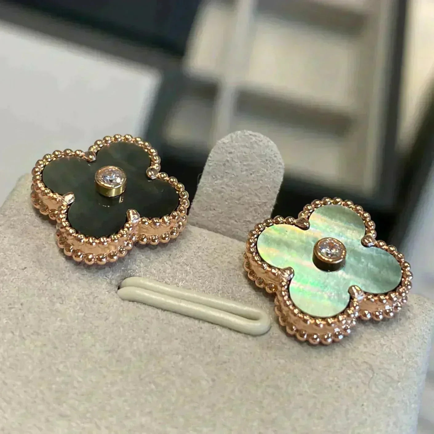 [Auream]CLOVER MEDIUM 1 MOTIFS GRAY MOP  DIAMOND EARRINGS