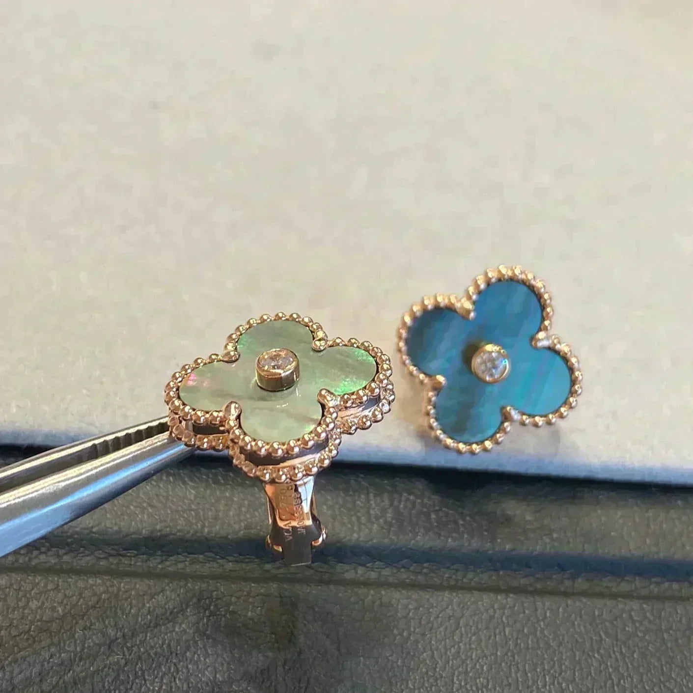 [Auream]CLOVER MEDIUM 1 MOTIFS GRAY MOP  DIAMOND EARRINGS