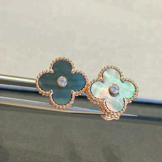 [Auream]CLOVER MEDIUM 1 MOTIFS GRAY MOP  DIAMOND EARRINGS