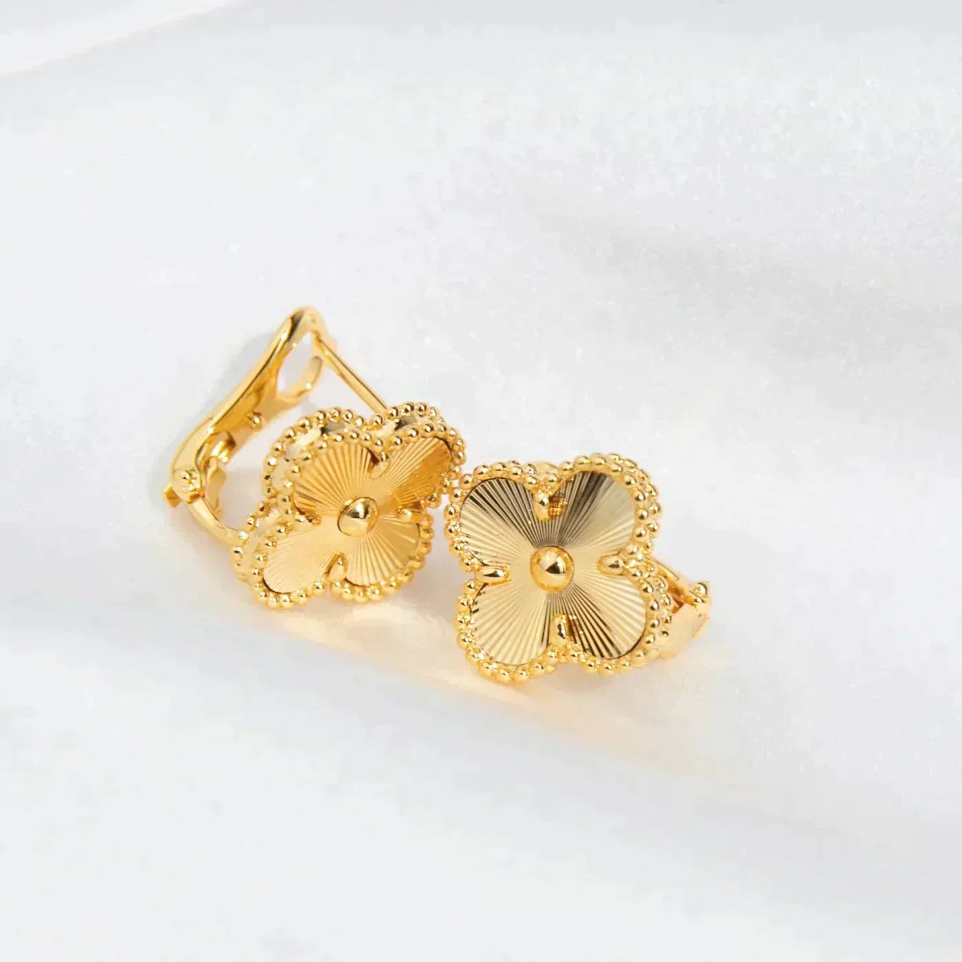 [Auream]CLOVER MEDIUM 1 MOTIFS LASER EARRINGS