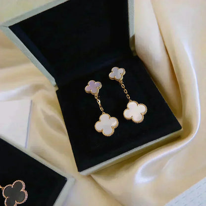 [Auream]CLOVER 2 MOTIF WHITE MOP EARRINGS