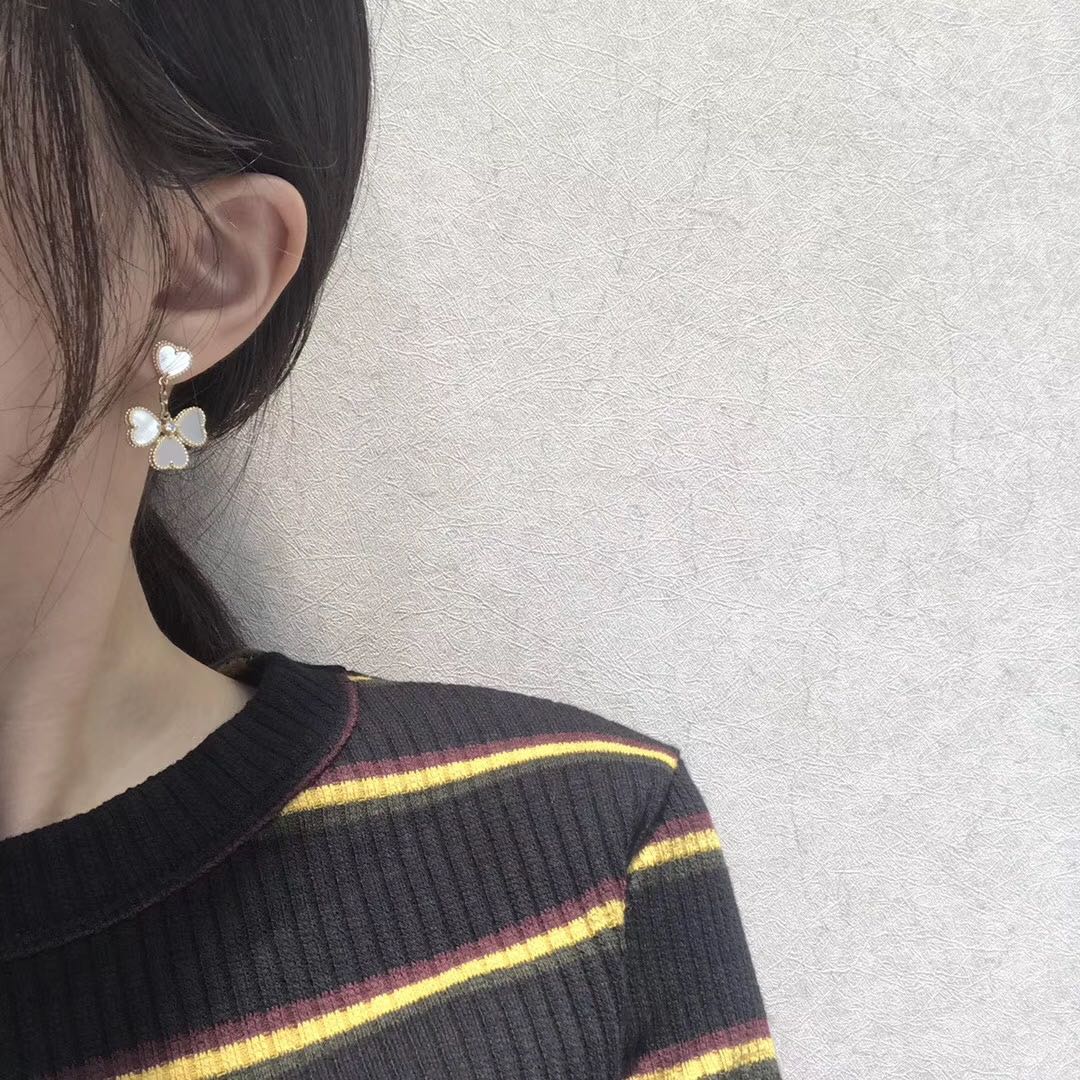 [Auream]CLOVER SWEET WHITE MOP EARRINGS