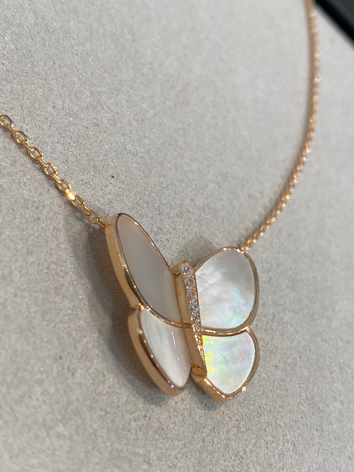 [Auream]BUTTERFLY GOLD MOP DIAMOND NECKLACE