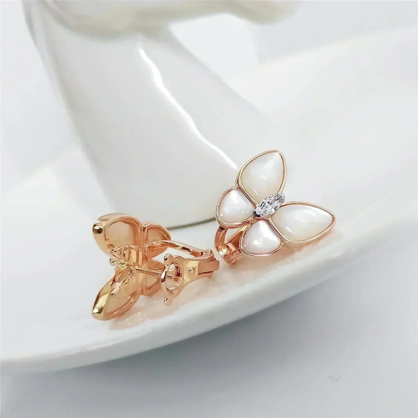 [Auream]BUTTERFLY MOP DIAMOND EARRINGS