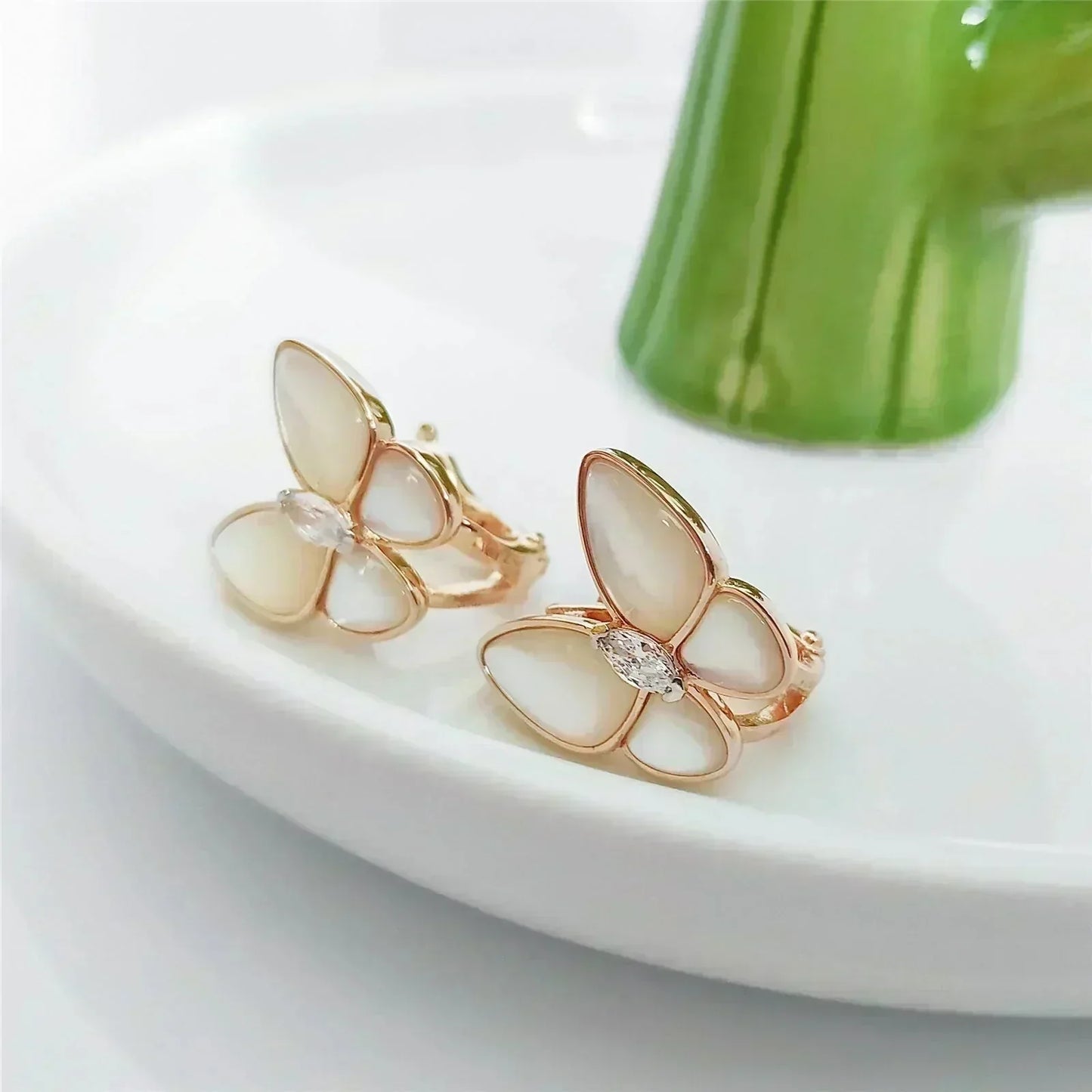 [Auream]BUTTERFLY MOP DIAMOND EARRINGS