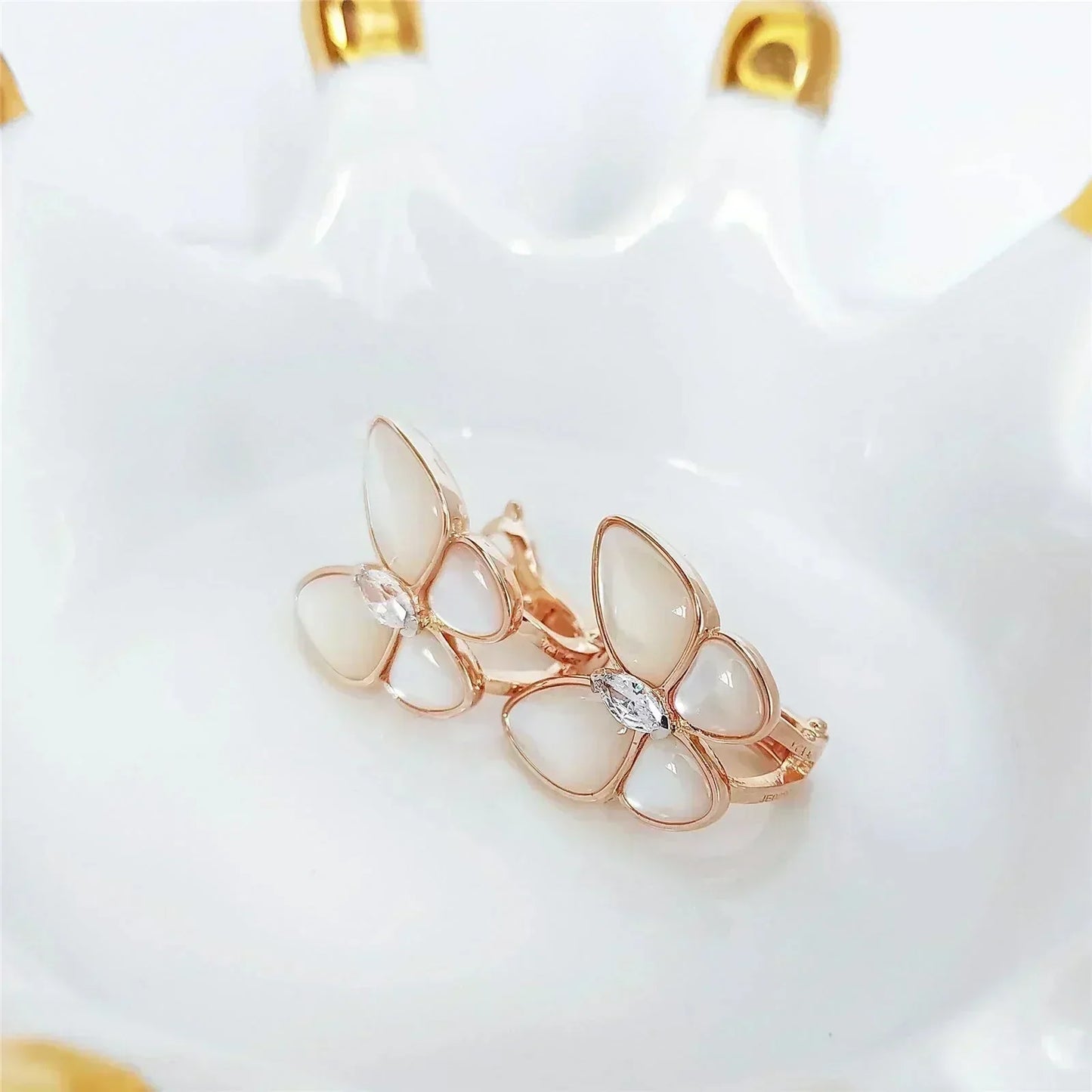 [Auream]BUTTERFLY MOP DIAMOND EARRINGS