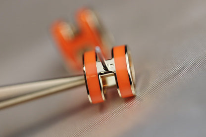 [Auream]MINI POP H EARRINGS ORANGE