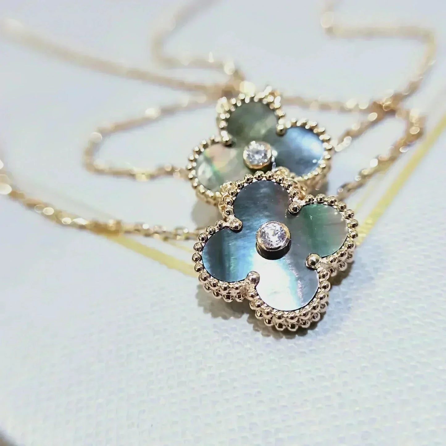 [Auream]CLOVER 15MM DIAMOND AND MOTHER-OF-GREY NECKLACE