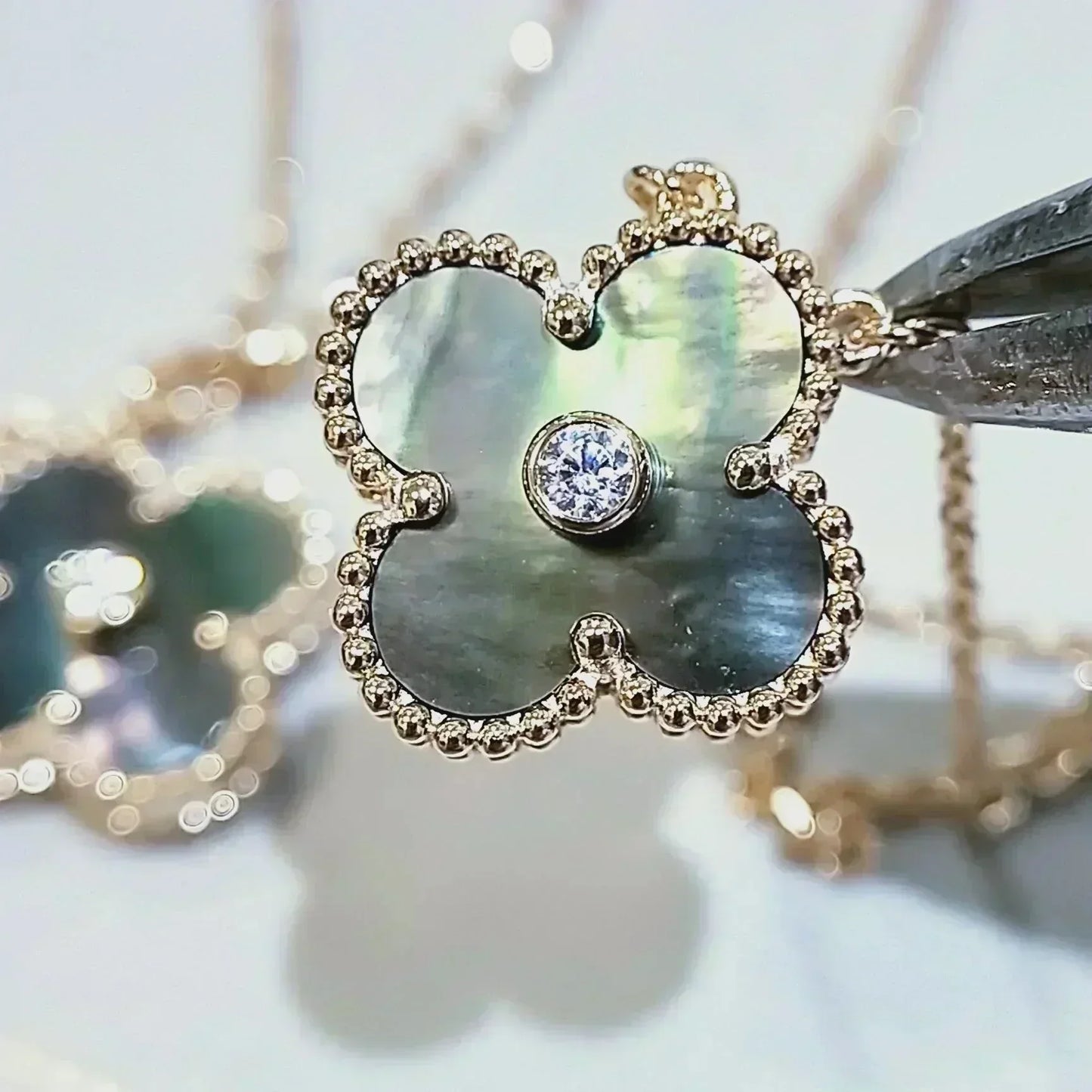 [Auream]CLOVER 15MM DIAMOND AND MOTHER-OF-GREY NECKLACE