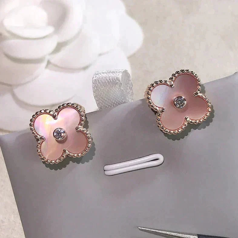 [Auream]CLOVER MEDIUM 1 MOTIFS  PINK MOP DIAMOND EARRINGS