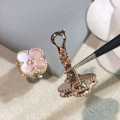 [Auream]CLOVER MEDIUM 1 MOTIFS  PINK MOP DIAMOND EARRINGS