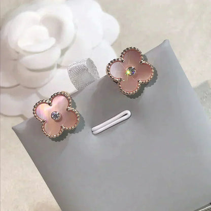 [Auream]CLOVER MEDIUM 1 MOTIFS  PINK MOP DIAMOND EARRINGS