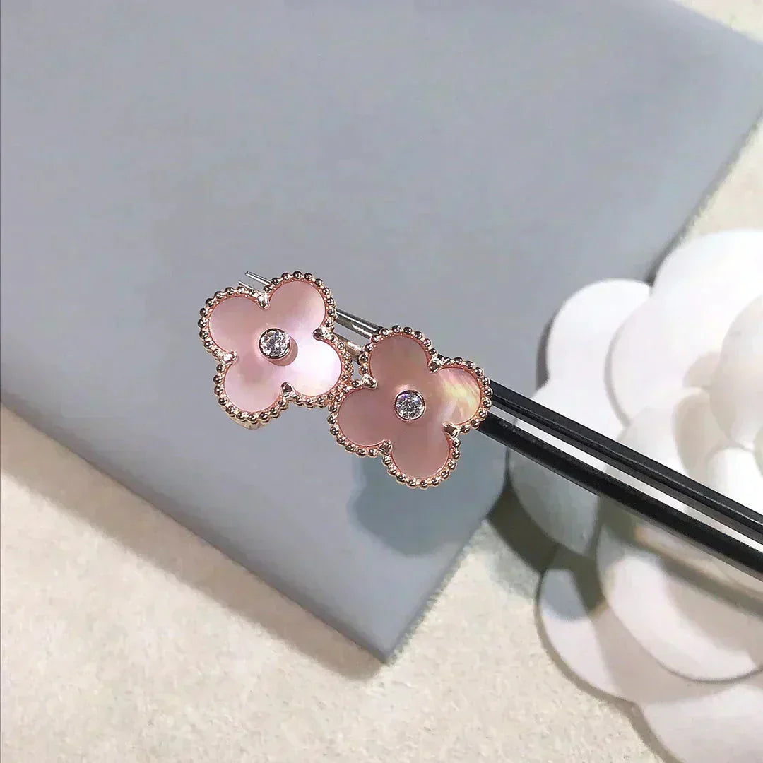 [Auream]CLOVER MEDIUM 1 MOTIFS  PINK MOP DIAMOND EARRINGS