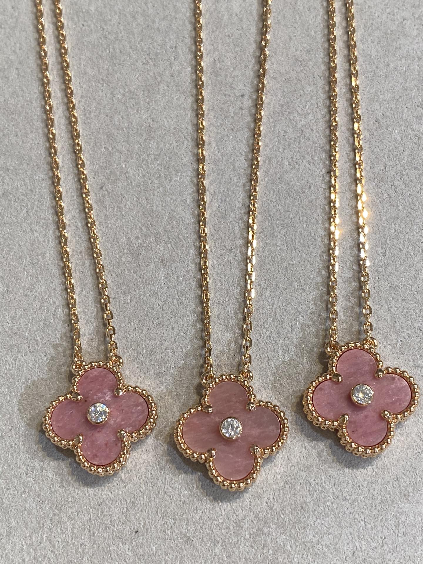 [Auream]CLOVER 15MM DIAMOND RHODONITE NECKLACE