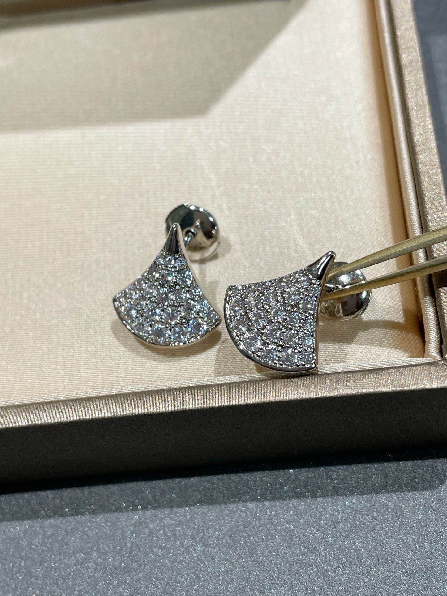 [Auream]DREAM STUD EARRINGS DIAMOND