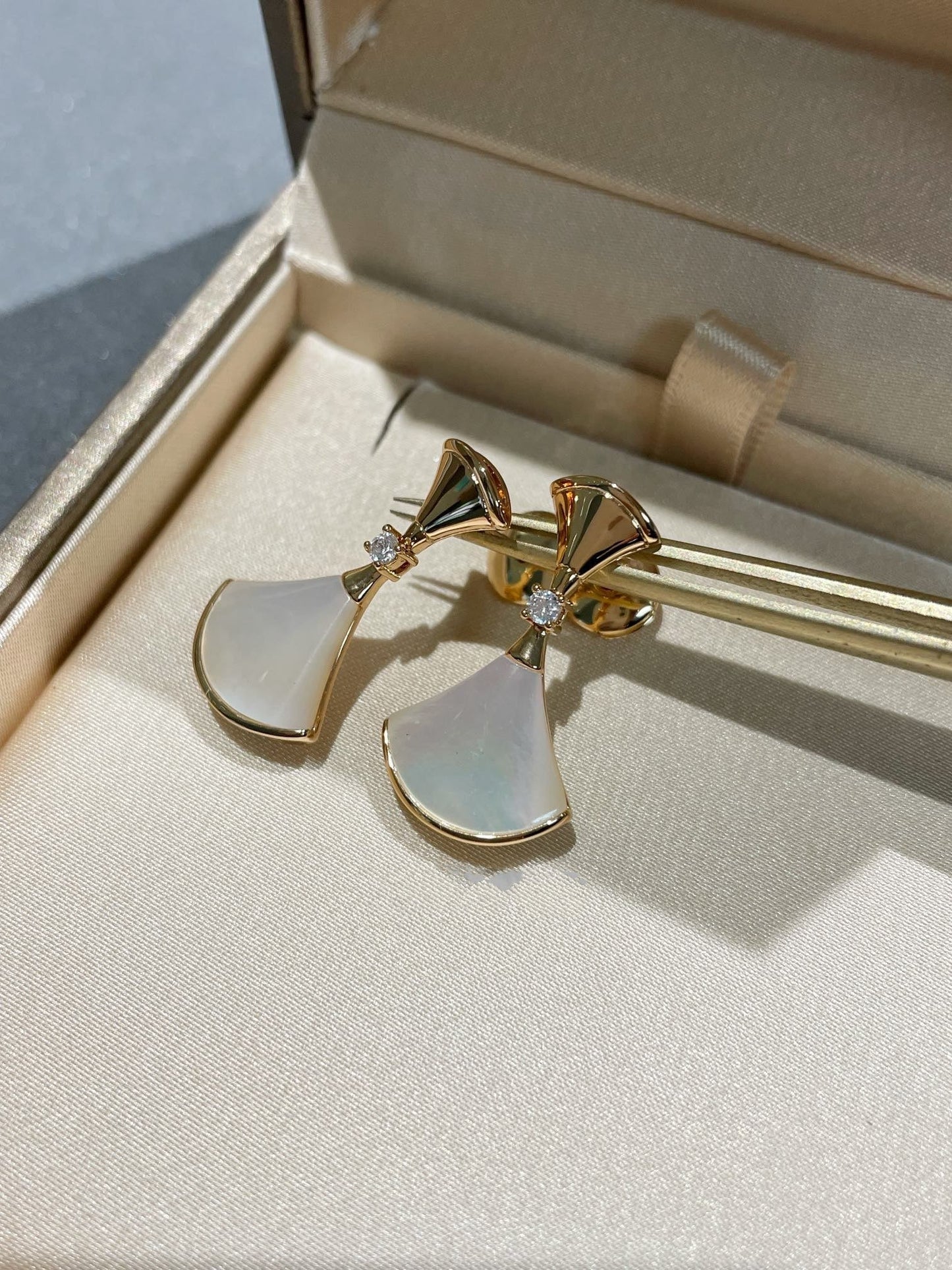 [Auream]DREAM MOP 1 DIAMOND EARRINGS