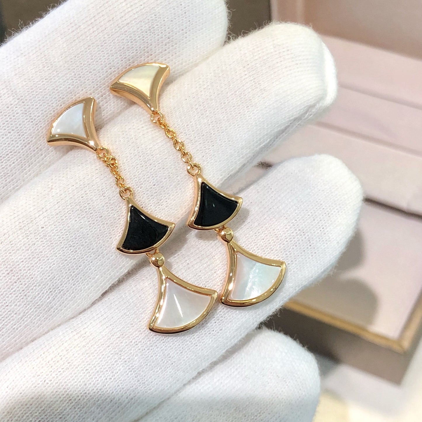 [Auream]DREAM EARRINGS 3 MOTIFS ONYX MOP PINK GOLD