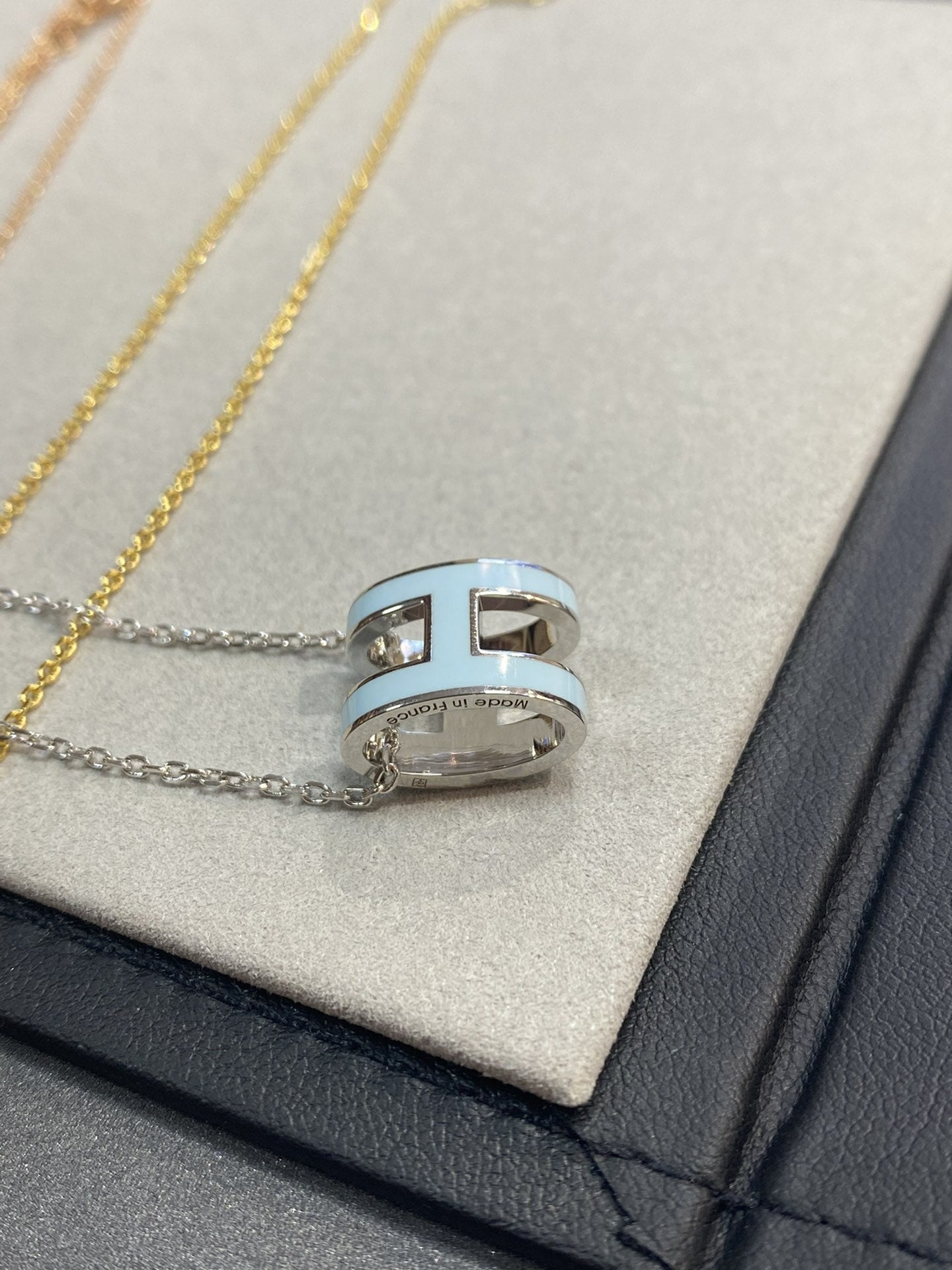 [Auream]POP H LIGHT BLUE NECKLACE