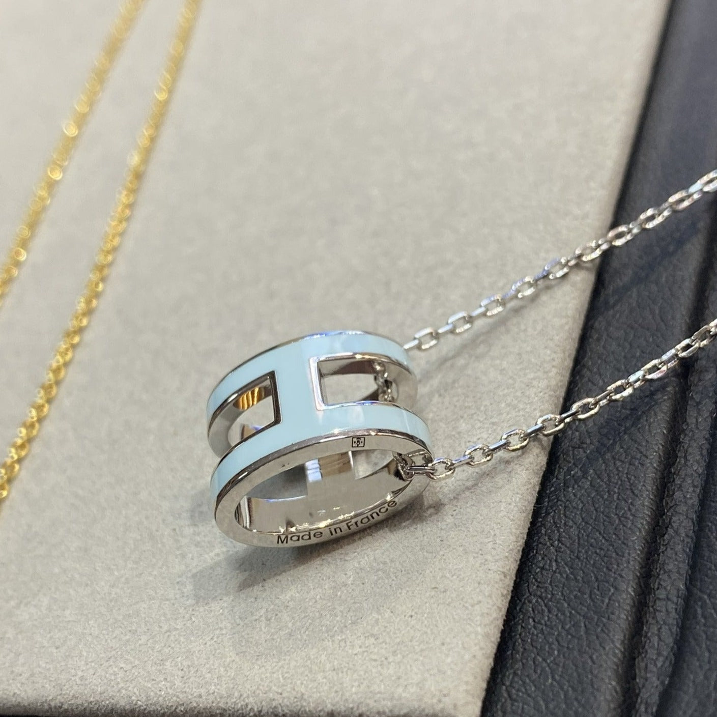 [Auream]POP H LIGHT BLUE NECKLACE