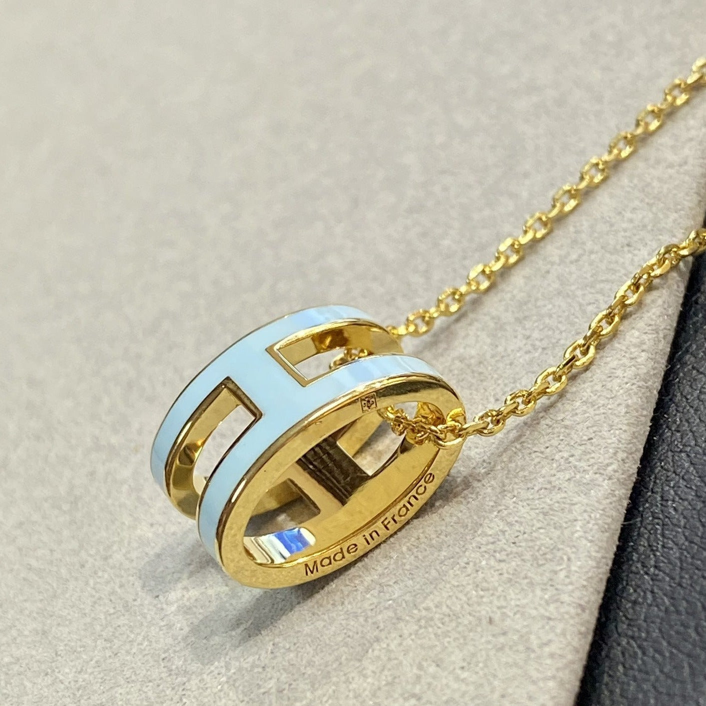 [Auream]POP H LIGHT BLUE NECKLACE