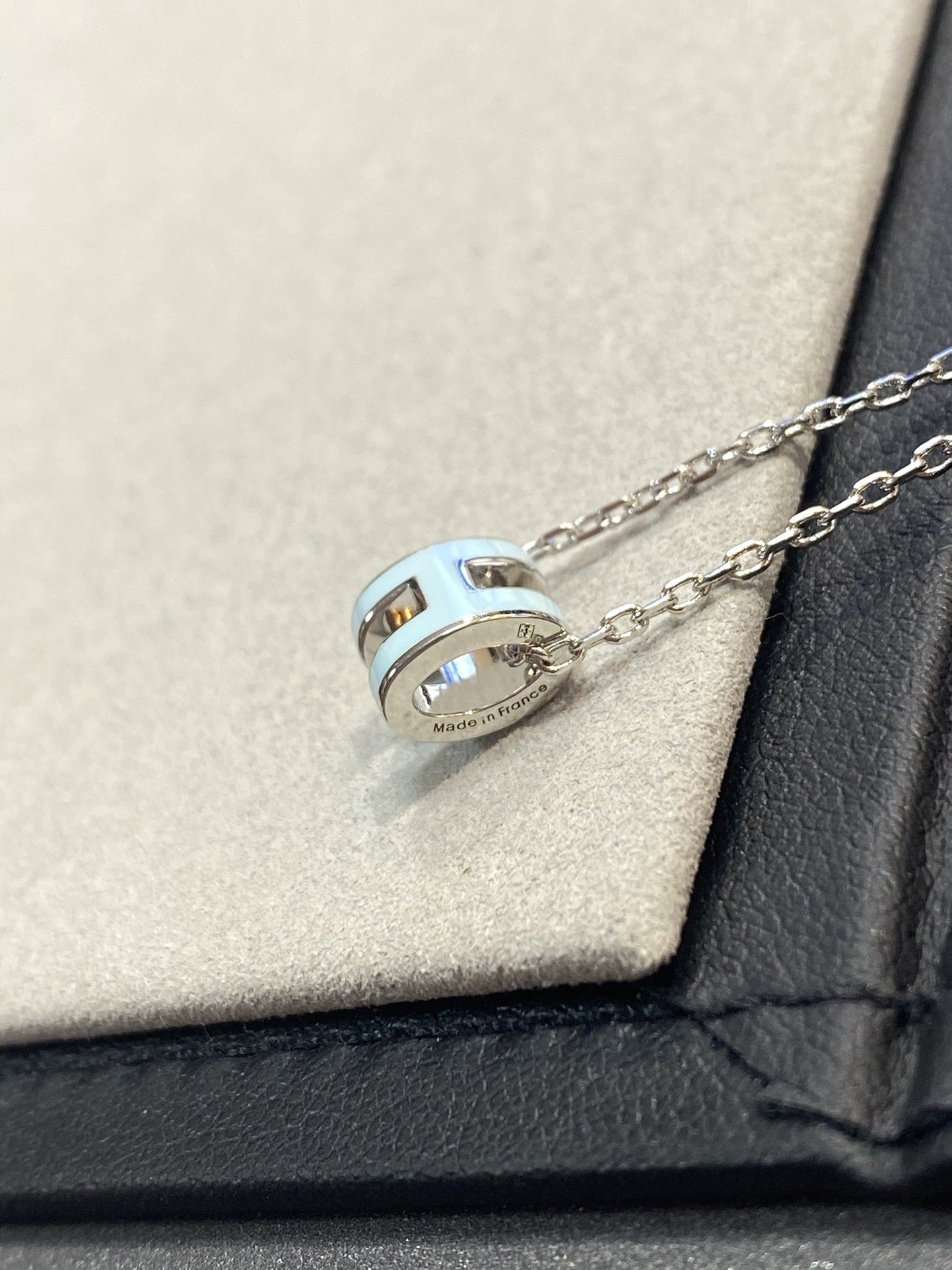 [Auream]POP H LIGHT BLUE NECKLACE