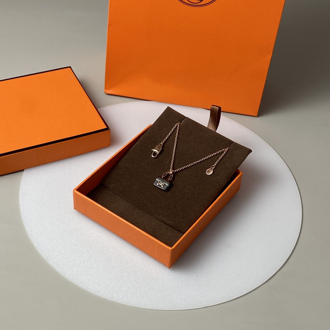 [Auream]CONSTANCE BLACK PEDANT PINK GOLD NECKLACE