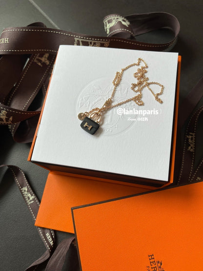 [Auream]CONSTANCE BLACK PEDANT PINK GOLD NECKLACE