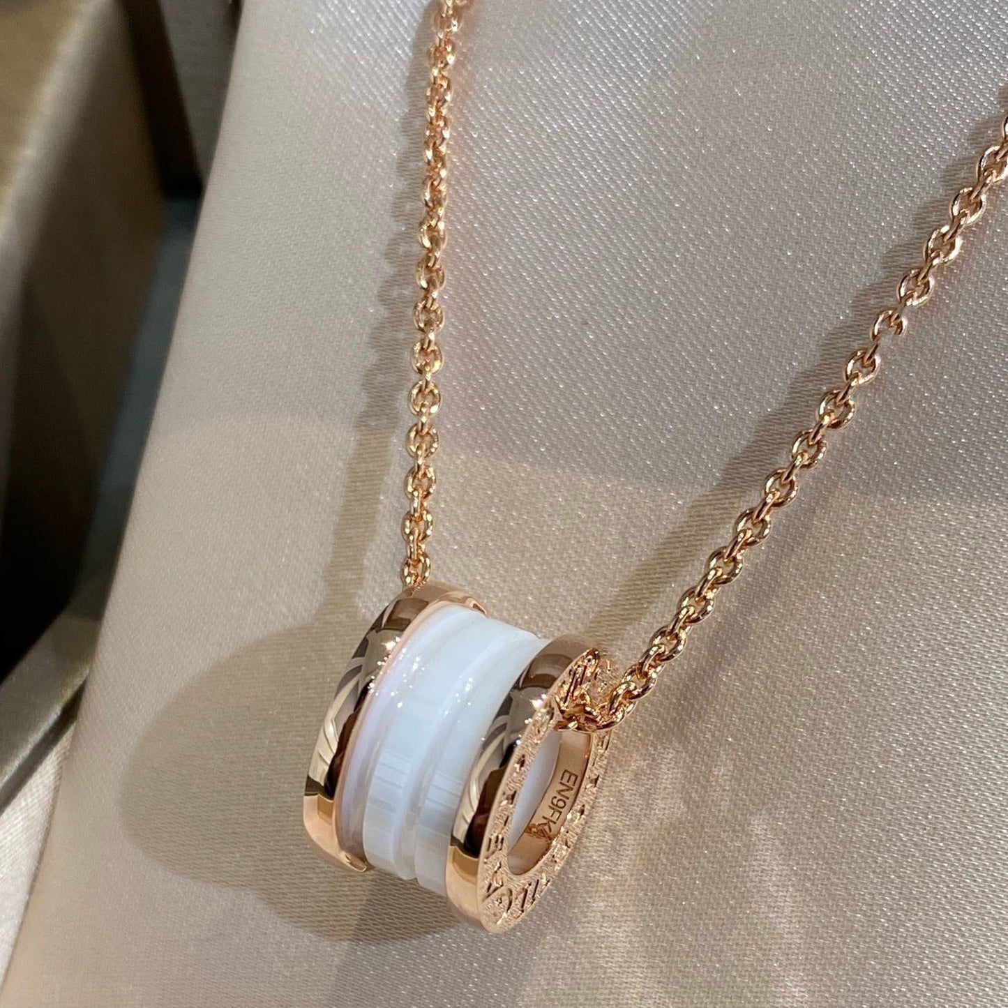 [Auream]ZERO 1 WHITE CERAMIC PINK GOLD NECKLACE