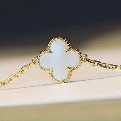 [Auream]CLOVER 20 MOTIFS WHITE MOP NECKLACE