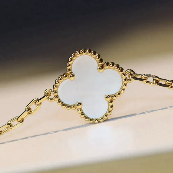 [Auream]CLOVER 20 MOTIFS WHITE MOP NECKLACE