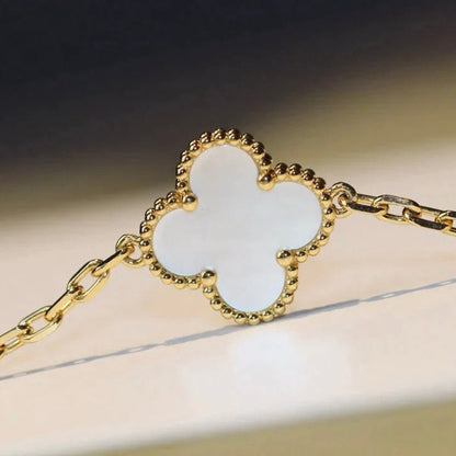 [Auream]CLOVER 20 MOTIFS WHITE MOP NECKLACE