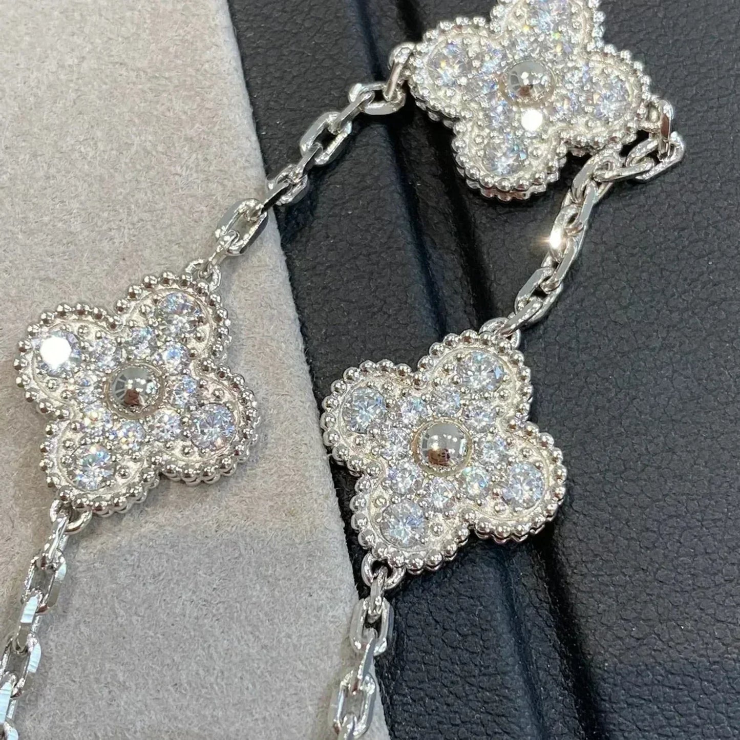 [Auream] CLOVER 5 MOTIF FULL DIAMOND BRACELET COLLECTION