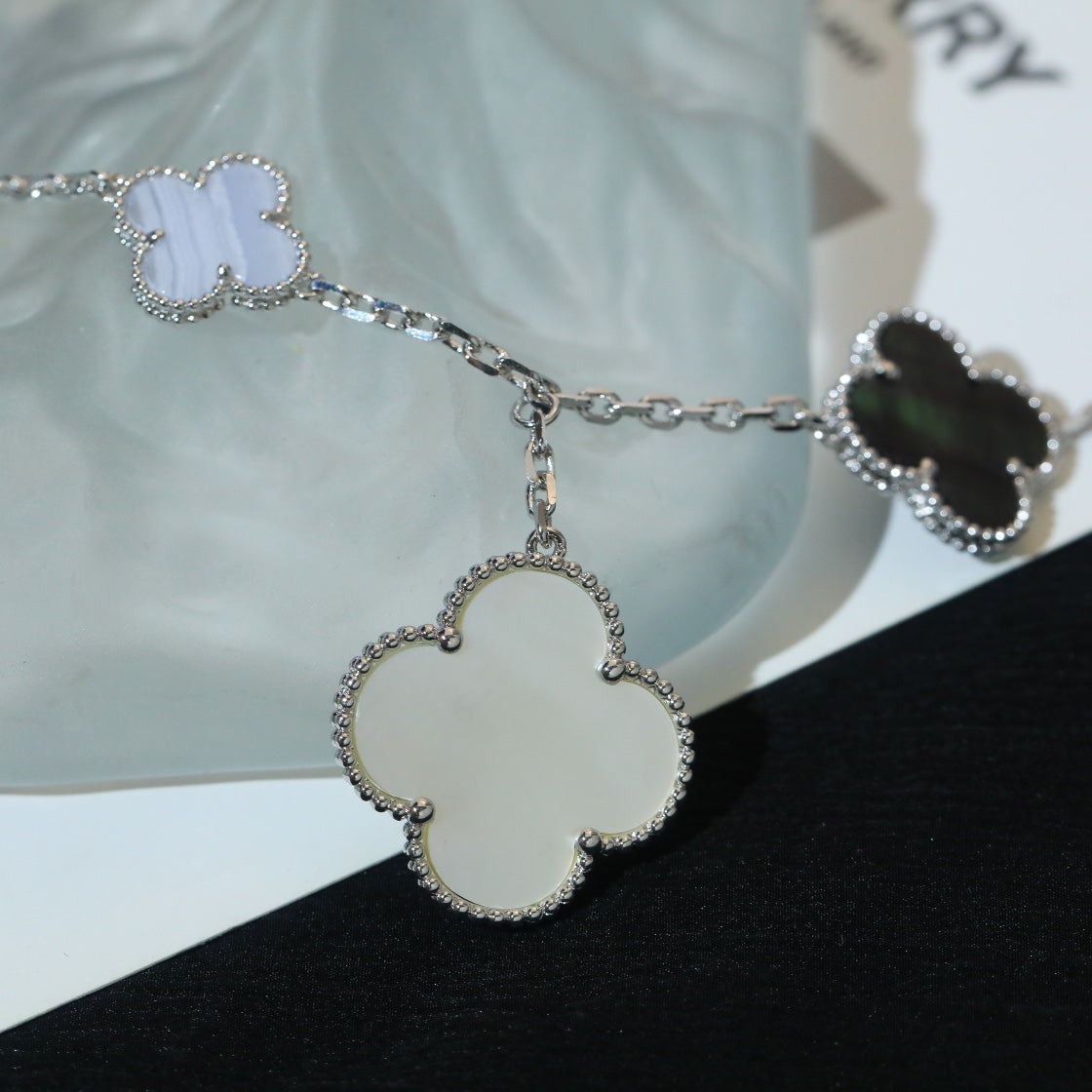 [Auream]CLOVER BRACELET 5 MOTIFS MOP CHALCEDONY SILVER