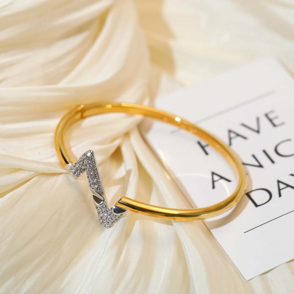 [Auream]VOLTE UPSITE DOWN GOLD DIAMOND BRACELET
