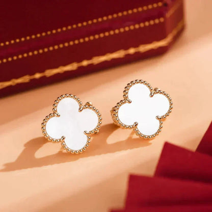 [Auream]CLOVER MEDIUM 1 MOTIFS  WHITE MOP STUD EARRINGS