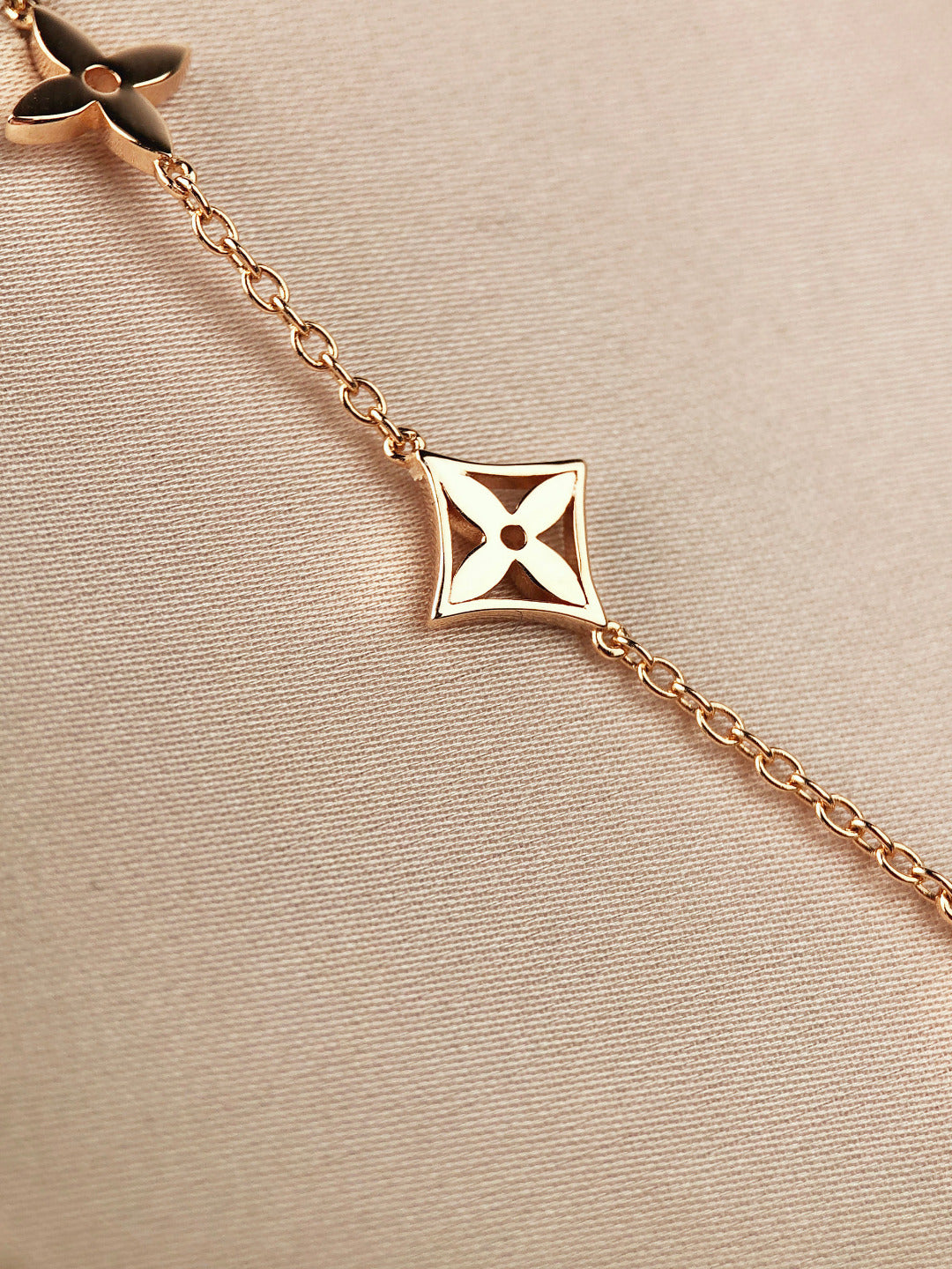 [Auream]STAR AND SUN 7 MOTIFS GOLD BRACELET