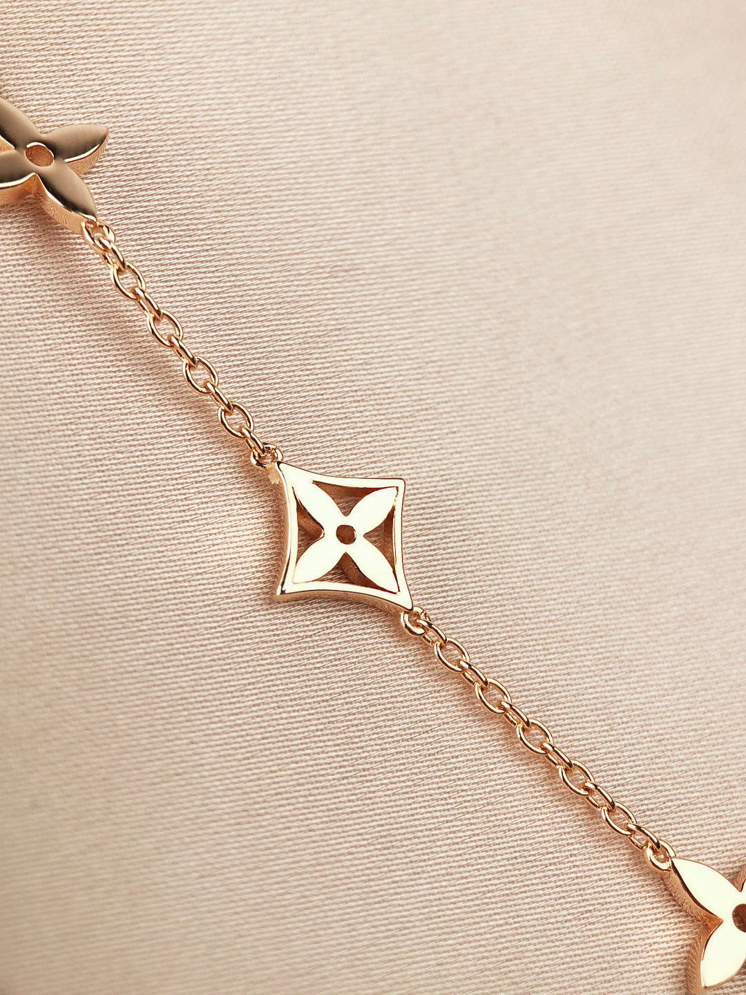 [Auream]STAR AND SUN 7 MOTIFS GOLD BRACELET
