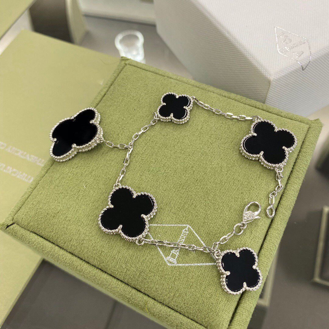 [Auream]CLOVER 5 MOTIFS SIVLER ONYX BRACELET