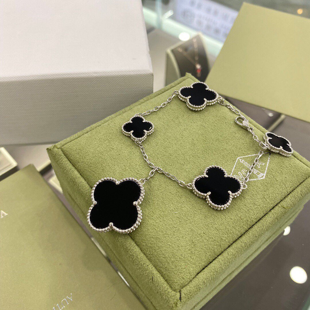 [Auream]CLOVER 5 MOTIFS SIVLER ONYX BRACELET