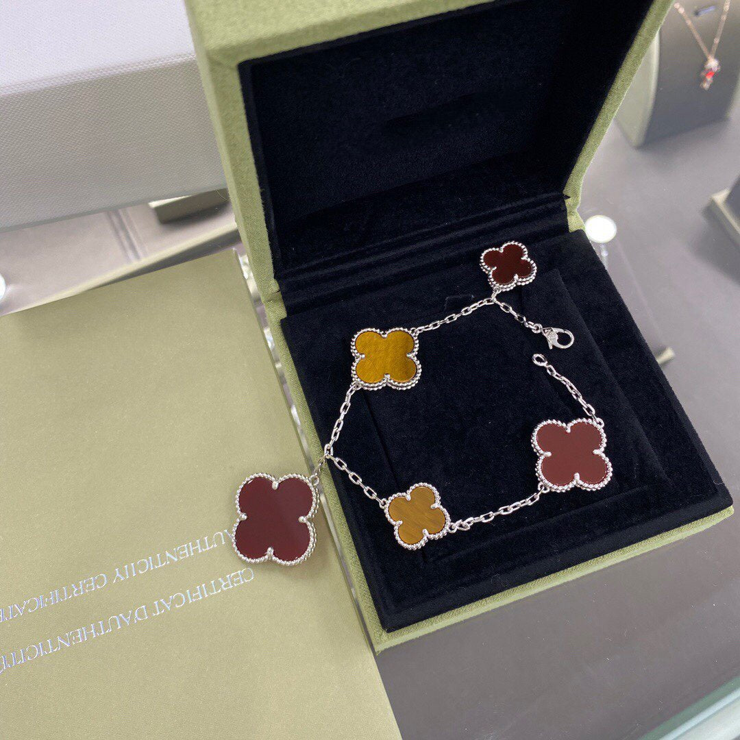 [Auream]CLOVER 5 MOTIFS SIVLER CARNELIAN TIGER EYE BRACELET