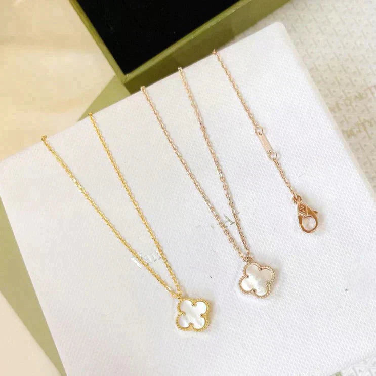 [Auream]CLOVER MINI 9.5MM WHITE MOTHER-OF-PEARL NECKLACE