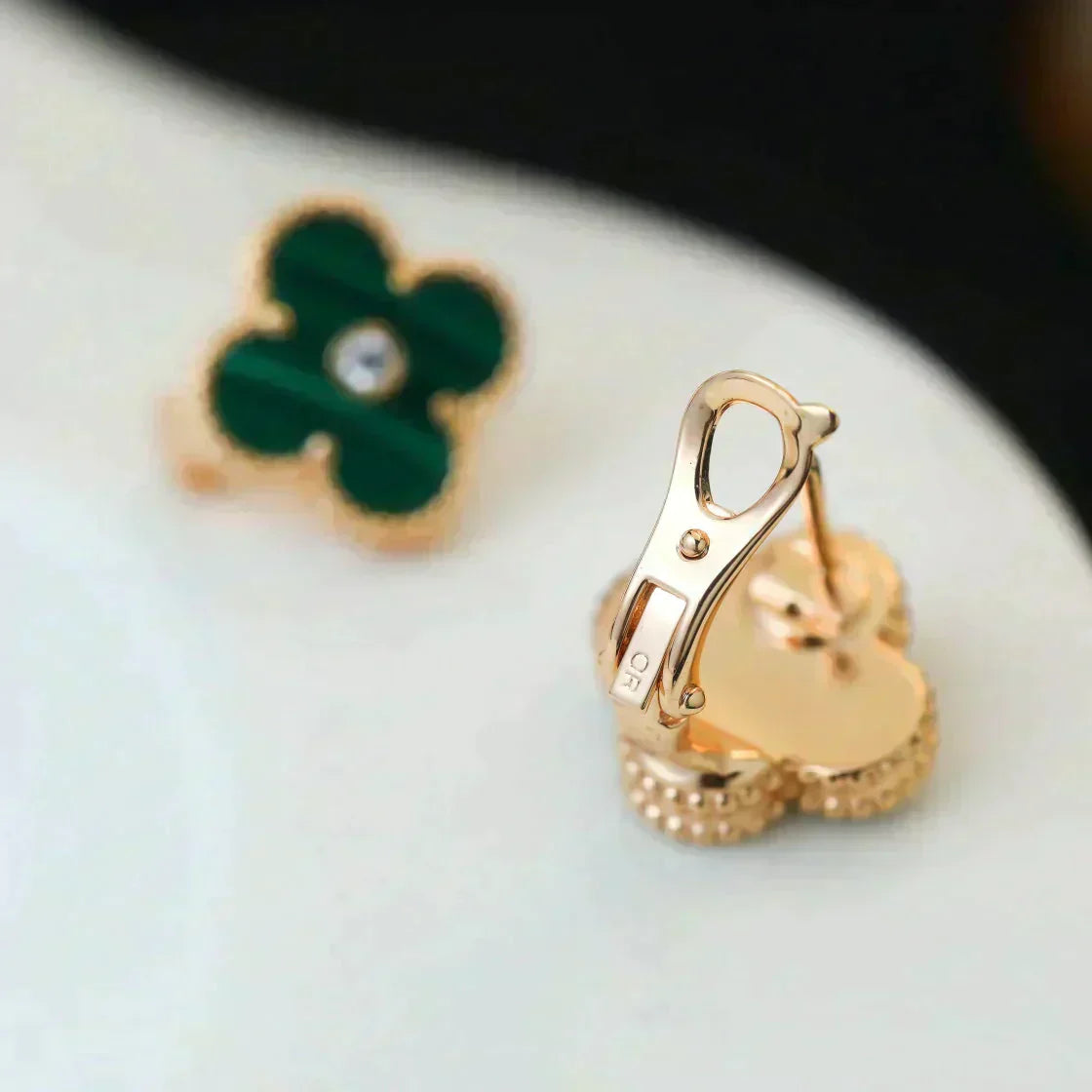 [Auream]CLOVER MEDIUM 1 MOTIFS MALACHITE DIAMOND EARRINGS
